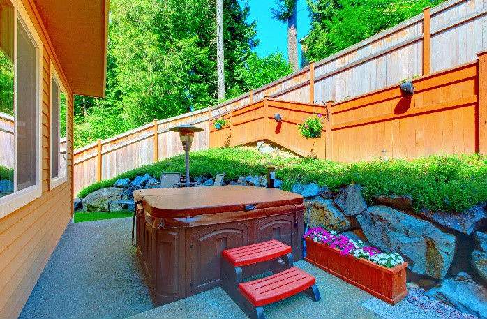 Spring Hot Tub Patio Decorating Ideas 3