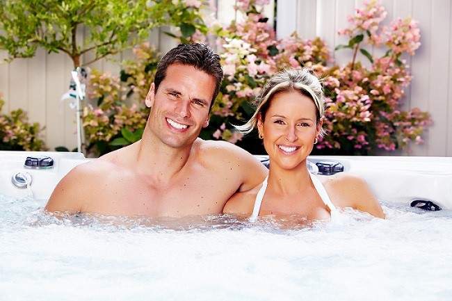 Benefits of a Luxury Hot Tub With The One You Love 