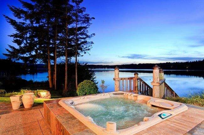How to Beat the Winter Blues Away - Hottub