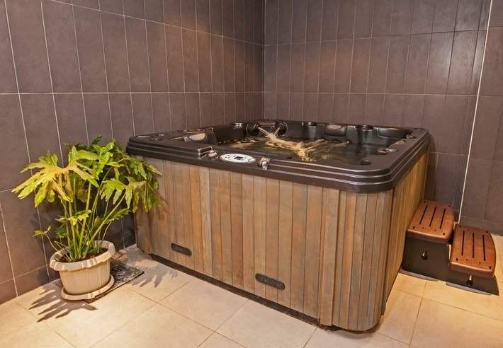 spa safety tips - spa hot tub steps