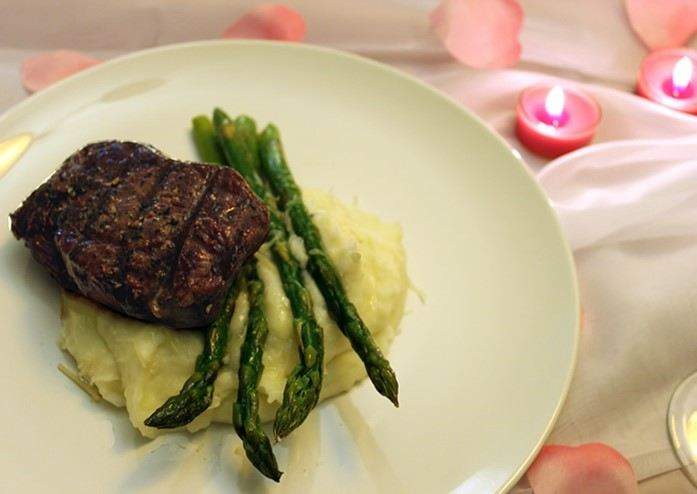 Main Course: Filet Mignon with Garlic Mashed Potatoes & Asparagus