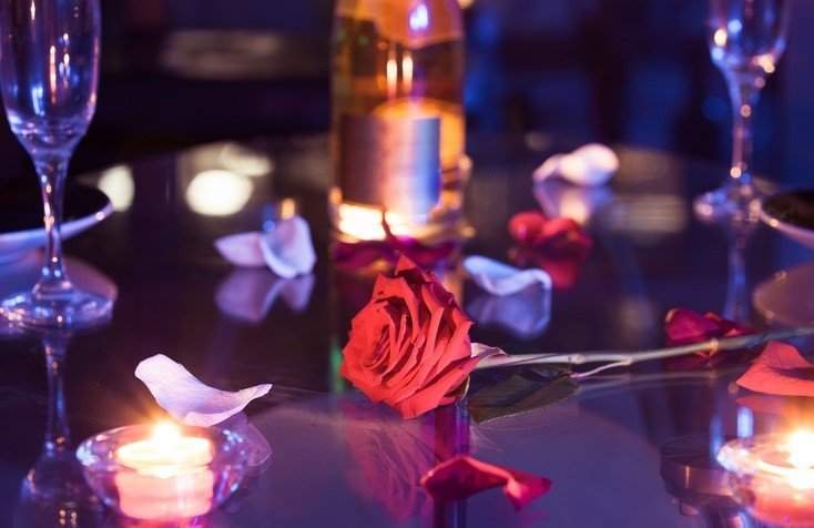 How To Create Your Own Romantic Valentine ’s Day At Home - candlelight dinner for 2