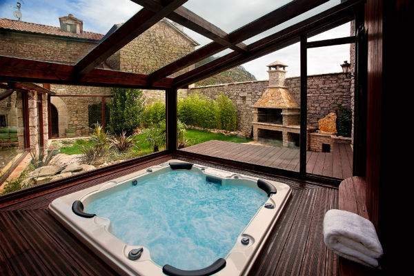 ozonator vs salt water hot tub